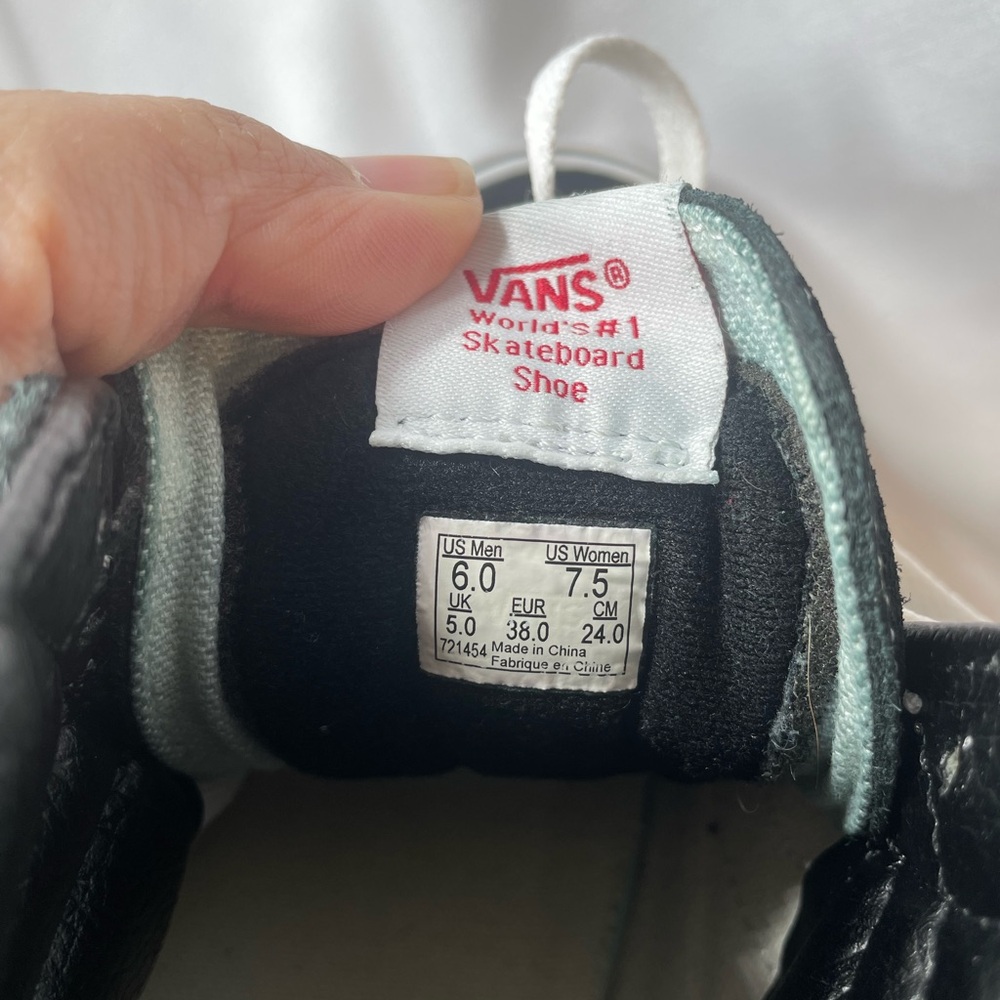 Vans Black & White Sk8-Hi Classic High-Top Sneakers M6/W7.5 - Picture 8 of 8